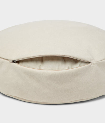 Μαξιλάρι Διαλογισμού Manduka Meditation Cushion με υποστήριξη διπλής όψης - Sand Διαστάσεις: 38cm x 12,7cm.Βάρος: 1,9 kg - mykarma.gr