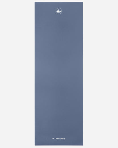 Lotuscrafts Yoga Mat ARISE | Αντιολισθητικό στρώμα Yoga από φυσικό καουτσούκ & 15% ανακυκλώσιμο λατέξ - Cornflower Βάρος: 2kg Διαστάσεις: 185cm x 65cm Πάχος: 0,4cm - mykarma.gr