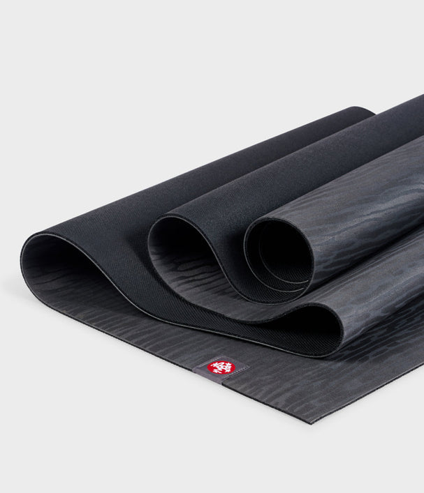 Στρώμα Yoga Manduka  eko®lite yoga mat - Charcoal  2.1 kg  180 cm x 61 cm  4 mm - mykarma.gr