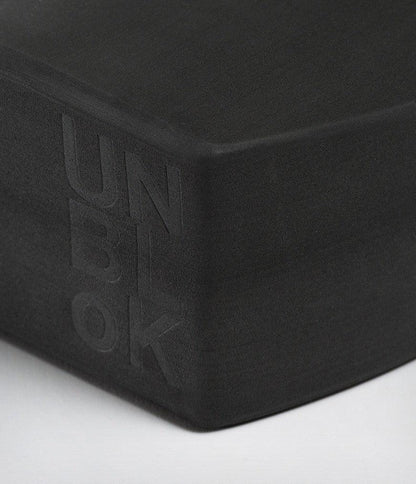 Manduka unBLOK Recycled Foam Yoga Block - Thunder • 0,4 κιλά, 23 εκ. x 15 εκ. x 10 εκ. - mykarma.gr