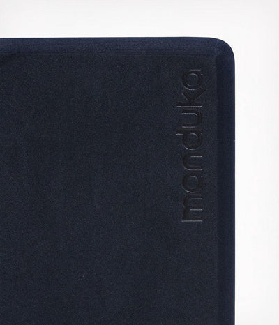 Manduka Recycled Foam Yoga Block - Midnight. •270γρ  • 23 x 15 x 10 εκ - mykarma.gr