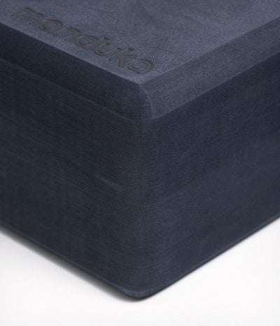 Manduka Recycled Foam Yoga Block - Midnight. •270γρ  • 23 x 15 x 10 εκ - mykarma.gr