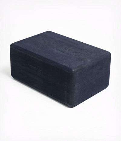 Manduka Recycled Foam Yoga Block - Midnight. •270γρ  • 23 x 15 x 10 εκ - mykarma.gr