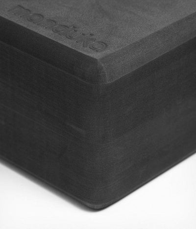 Manduka Recycled Foam Yoga Block - Thunder. •270γρ  • 23 x 15 x 10 εκ - mykarma.gr