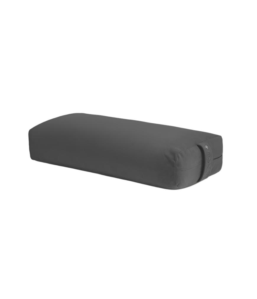 Manduka  enlight™ Rectangular Bolster - Thunder (Grey) .Διαστάσεις: 71 x 30 x 12 cm Βάρος: 1,1 kg - mykarma.gr