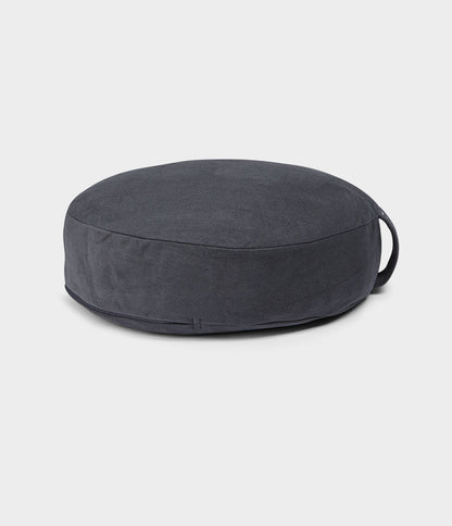 Μαξιλάρι Διαλογισμού Manduka Meditation Cushion με υποστήριξη διπλής όψης - Thunder .Διαστάσεις: 38cm x 12,7cm.Βάρος: 1,9 kg - mykarma.gr