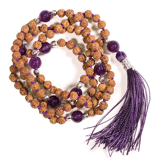Mala Rudraksha και Αμέθυστος με μωβ φούντα + τσάντα.Διαστάσεις χάντρας : 0,5 cm & 0,4 cm - mykarma.gr