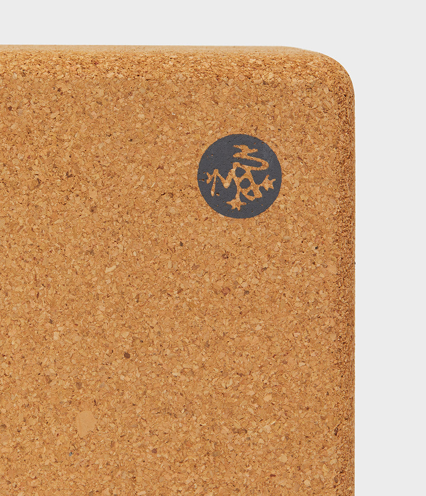 Manduka Cork Yoga Block 22,9 x 15,2 x 10,2cm.900γρ - mykarma.gr
