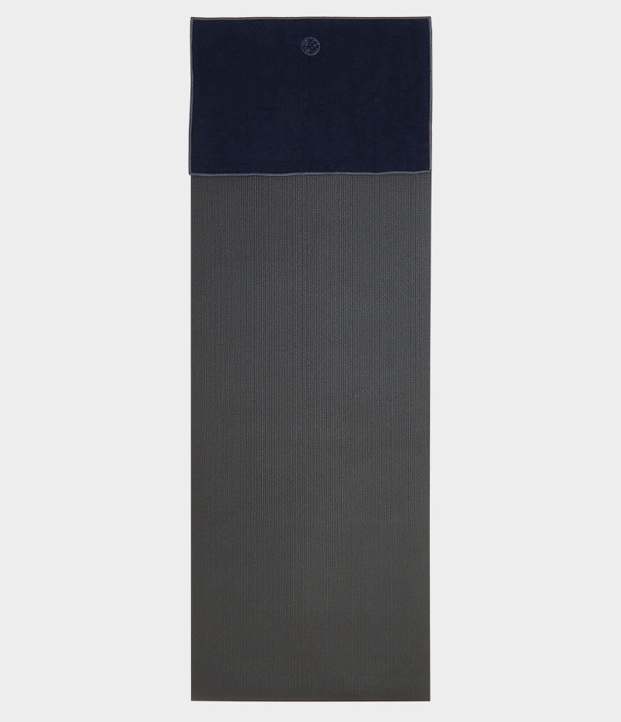 Manduka - Πετσέτα Χειρός- Yogitoes® Hand Yoga Towel - midnight .Βάρος 100γρ  41cm x 61cm - mykarma.gr