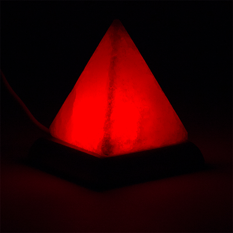 Λάμπα Πυραμίδα απο άλατα Ιμαλαΐων λευκή - USB LED φωτίζει  με διάφορα χρώματα που αλλάζουν.Βάρος: 400 g. Διαστάσεις: 9 εκ. - mykarma.gr