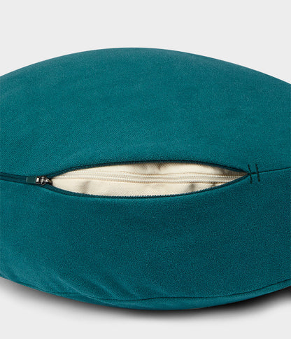 Μαξιλάρι Διαλογισμού Manduka Meditation Cushion με υποστήριξη διπλής όψης - Deep Sea .Διαστάσεις: 38cm x 12,7cm.Βάρος: 1,9 kg - mykarma.gr