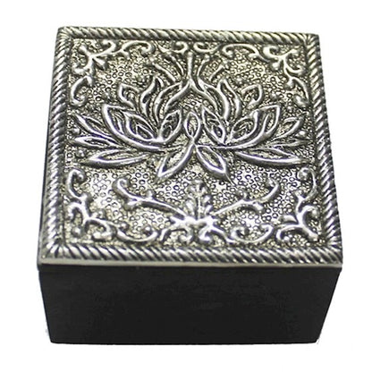 Μικρό Κουτί κοσμημάτων “Lotus”.Διαστάσεις: 6 × 6 × 4 cm Χρώμα:μαύρο. - mykarma.gr