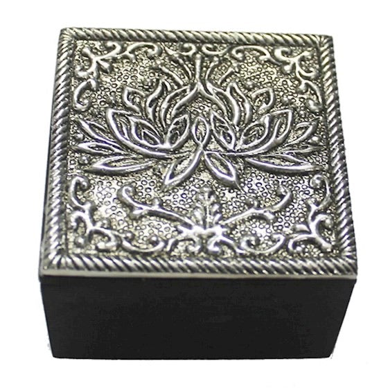 Μικρό Κουτί κοσμημάτων “Lotus”.Διαστάσεις: 6 × 6 × 4 cm Χρώμα:μαύρο. - mykarma.gr