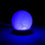 Λάμπα Σφαίρα απο άλατα Ιμαλαΐων λευκή - USB LED φωτίζει  με διάφορα χρώματα που αλλάζουν.Βάρος: 450 g. Διαστάσεις: 9 εκ. - mykarma.gr
