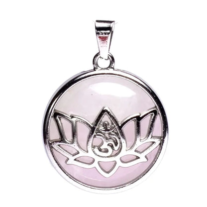 Μενταγιόν «Lotus Ohm» με Ροζ Χαλαζία (Rose Quartz).Διαστάσεις: 3 cm - mykarma.gr