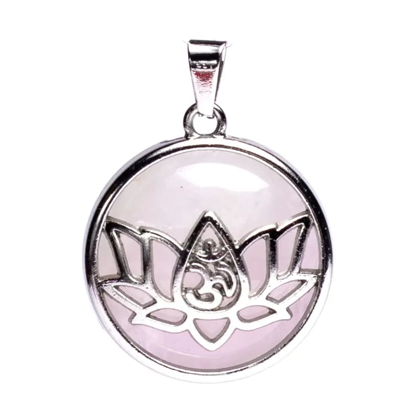 Μενταγιόν «Lotus Ohm» με Ροζ Χαλαζία (Rose Quartz).Διαστάσεις: 3 cm - mykarma.gr