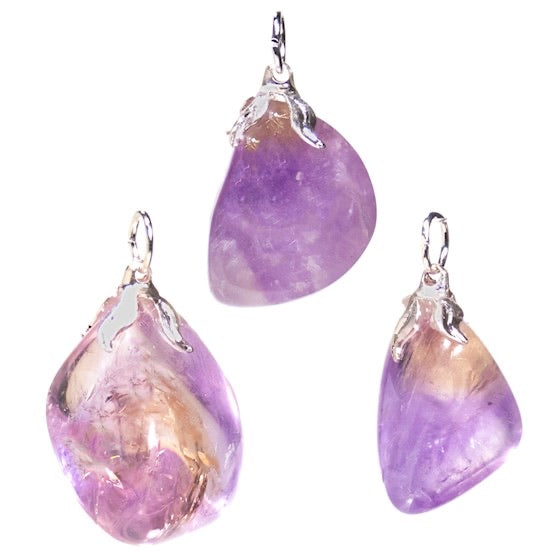 Κρεμαστό Μενταγιόν από Αμετρίνη (Ametrine).Διαστάσεις: 1,5 εκ.(Η συσκευασία περιέχει 1 τεμάχιο) - mykarma.gr