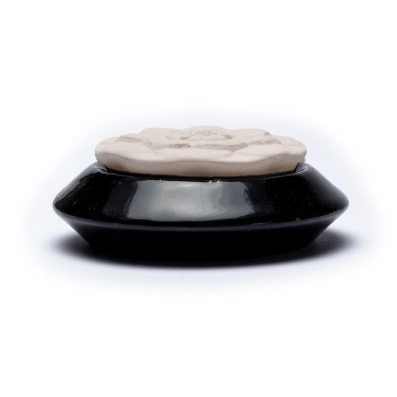 Αρωματική πέτρα/Aroma Stone Diffuser «Lotus» για Αιθέριο έλαιο - με μαύρη βάση. Διαστάσεις 7,5 cm. - mykarma.gr