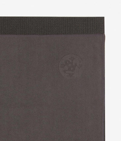 Manduka - Πετσέτα -eQua® Hand Yoga Towel - Thunder . Βάρος 90γρ.  41cm x 67cm - mykarma.gr