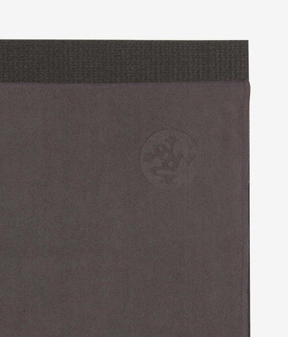 Manduka - Πετσέτα -eQua® Hand Yoga Towel - Thunder . Βάρος 90γρ.  41cm x 67cm - mykarma.gr