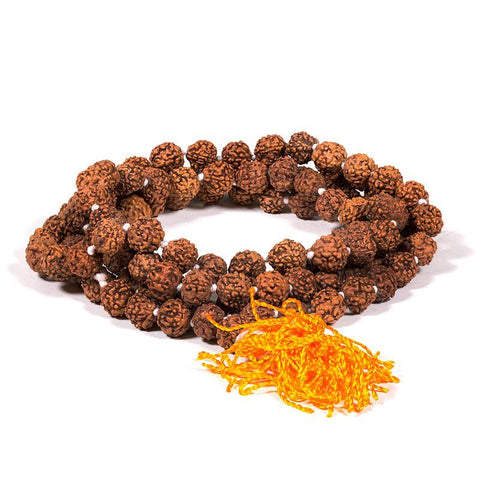 Mala Rudraksha - φυσικοί σπόροι - 108 χάντρες με πορτοκαλί φούντα. Διαστάσεις: 0,8 εκ - mykarma.gr
