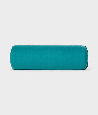 Manduka  enlight™ round Bolster - Deep Sea. Διαστάσεις: 69 x 23 cm Βάρος: 1 kg - mykarma.gr
