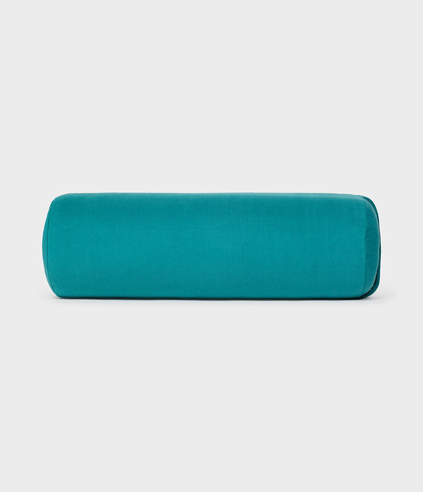 Manduka  enlight™ round Bolster - Deep Sea. Διαστάσεις: 69 x 23 cm Βάρος: 1 kg - mykarma.gr