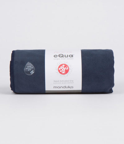 Manduka πετσέτα Στρώματος eQua® Long Yoga Towel -Midnight.  200 x 67 cm  450 g - mykarma.gr