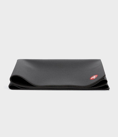 Στρώμα Manduka pro® Travel superlite yoga mat - Black  2,5mm  180cm x 60cm  1,1kg - mykarma.gr
