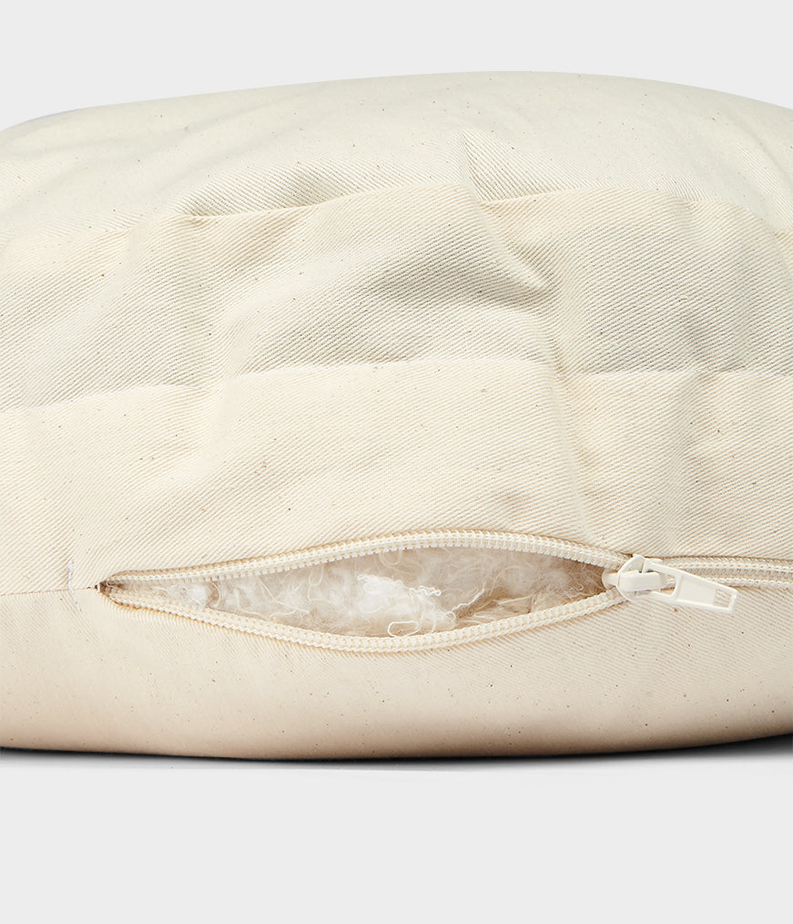 Μαξιλάρι Διαλογισμού Manduka Meditation Cushion με υποστήριξη διπλής όψης - Thunder .Διαστάσεις: 38cm x 12,7cm.Βάρος: 1,9 kg - mykarma.gr