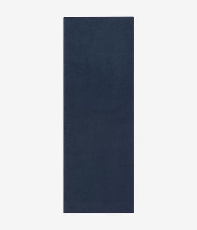 Manduka πετσέτα Στρώματος eQua® Long Yoga Towel -Midnight.  200 x 67 cm  450 g - mykarma.gr