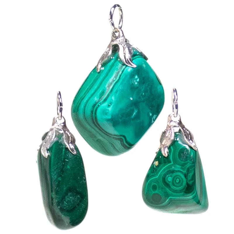 Κρεμαστό Μενταγιόν από Μαλαχίτη (Malachite).Διαστάσεις: 1,5 cm(Η συσκευασία περιέχει 1 τεμάχιο) - mykarma.gr