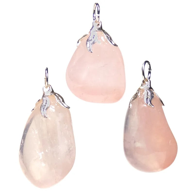 Κρεμαστό Μενταγιόν από Ροζ Χαλαζία (Rose Quartz).Διαστάσεις: 2 εκ.(Η συσκευασία περιέχει 1 τεμάχιο) - mykarma.gr
