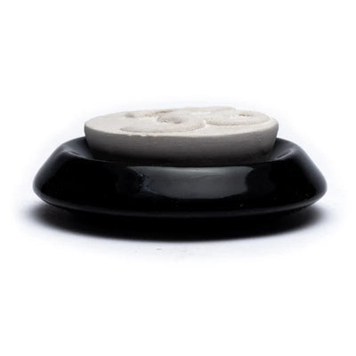 Αρωματική πέτρα/Aroma Stone Diffuser «Ohm» για Αιθέριο έλαιο - με μαύρη βάση. Διαστάσεις 7,5 cm. - mykarma.gr
