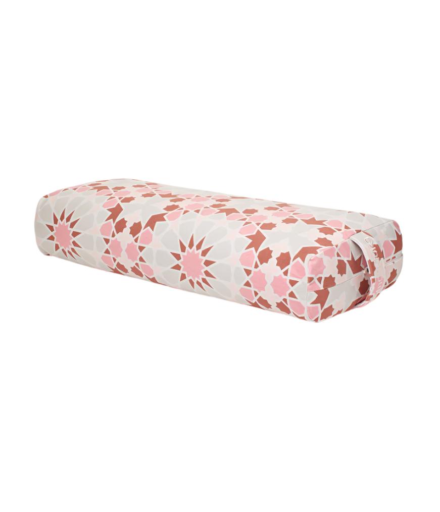 Manduka  enlight™ Rectangular Bolster - Rituals Morganite .Διαστάσεις: 71 x 30 x 12 cm Βάρος: 1,1 kg - mykarma.gr