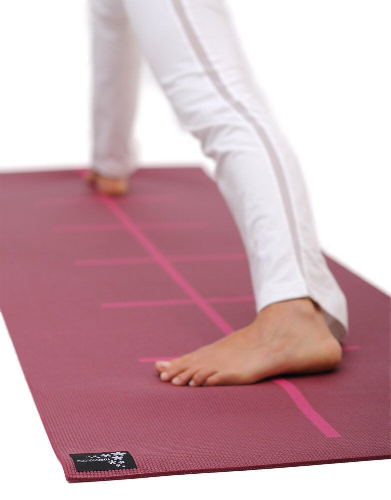 Yogistar- Yoga mat 'Plus-alignment'/Bordeaux-Αντιολισθητικό στρώμα με ευθυγραμμίσεις για Yoga & Pilates.Διαστάσεις :195 cm x 61 cm x 5 mm.Βάρος 1,2 kg - mykarma.gr