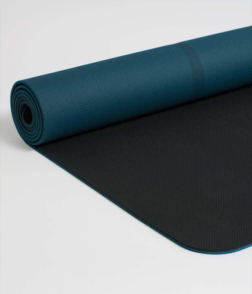 Στρωμα με γραμμή - Manduka WelcOMe Begin Yoga Mat - Steel Grey. Βάρος: 1,1 kg Διαστάσεις: 172 x 61 x 5mm - mykarma.gr