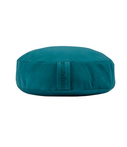 Μαξιλάρι Διαλογισμού Manduka Meditation Cushion με υποστήριξη διπλής όψης - Deep Sea .Διαστάσεις: 38cm x 12,7cm.Βάρος: 1,9 kg - mykarma.gr