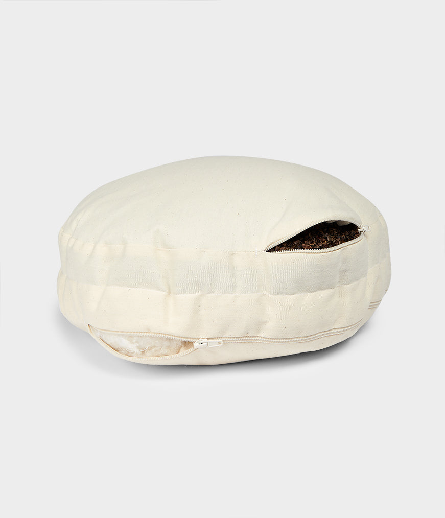 Μαξιλάρι Διαλογισμού Manduka Meditation Cushion με υποστήριξη διπλής όψης - Deep Sea .Διαστάσεις: 38cm x 12,7cm.Βάρος: 1,9 kg - mykarma.gr