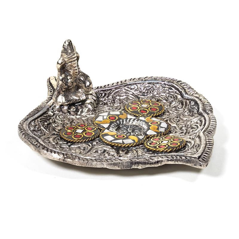 Βάση για κώνους σε σχήμα Φύλλου με Ganesh. Υλικό:Αλουμίνιο Βάρος 60γρ. Μέγεθος 11x9x3.5cm. - mykarma.gr