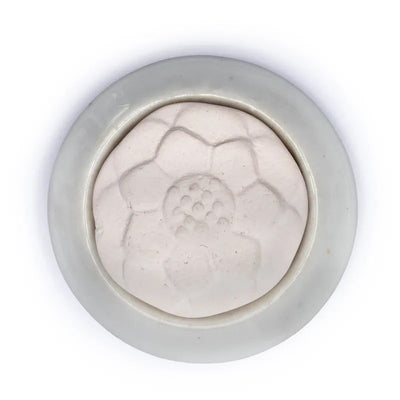 Αρωματική πέτρα/Aroma Stone Diffuser «Lotus» για Αιθέριο έλαιο - με λευκή βάση. Διαστάσεις 7,5 cm. - mykarma.gr