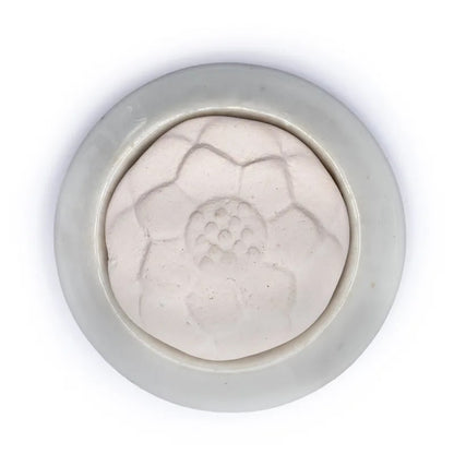 Αρωματική πέτρα/Aroma Stone Diffuser «Lotus» για Αιθέριο έλαιο - με λευκή βάση. Διαστάσεις 7,5 cm. - mykarma.gr