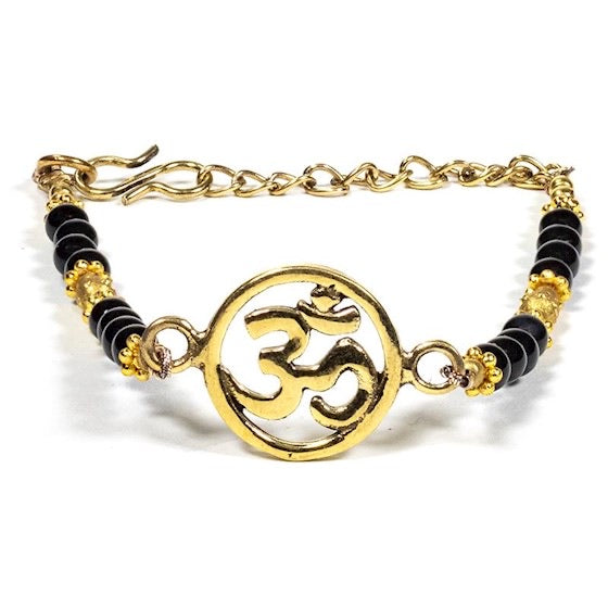 Βραχιόλι «Ohm» απο Ορείχαλκο με Μαύρο Όνυχα (Black Onyx).Στερεώνεται με γάντζο, ρυθμιζόμενο σε μέγεθος.Μάκρος 22 εκ. - mykarma.gr