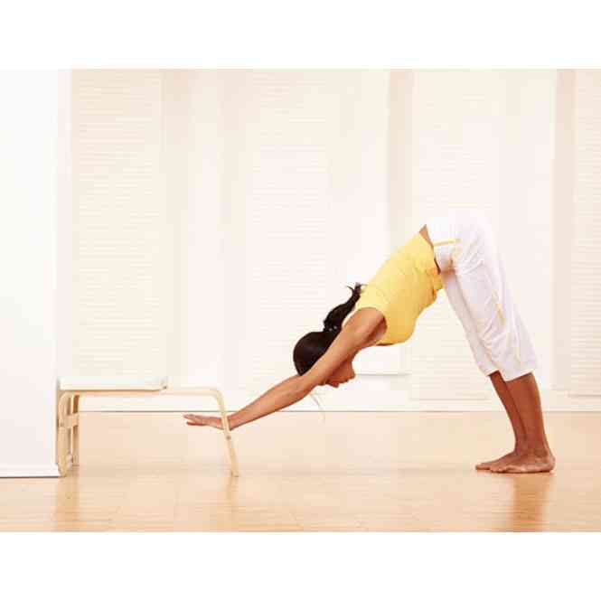 Bodhi Feetup Yoga Headstand - Σκαμνί Κεφαλής Yoga + δώρο αφίσα με ασκήσεις - μπεζ. Μέγεθος : 64 x 42 x 36 cm - mykarma.gr