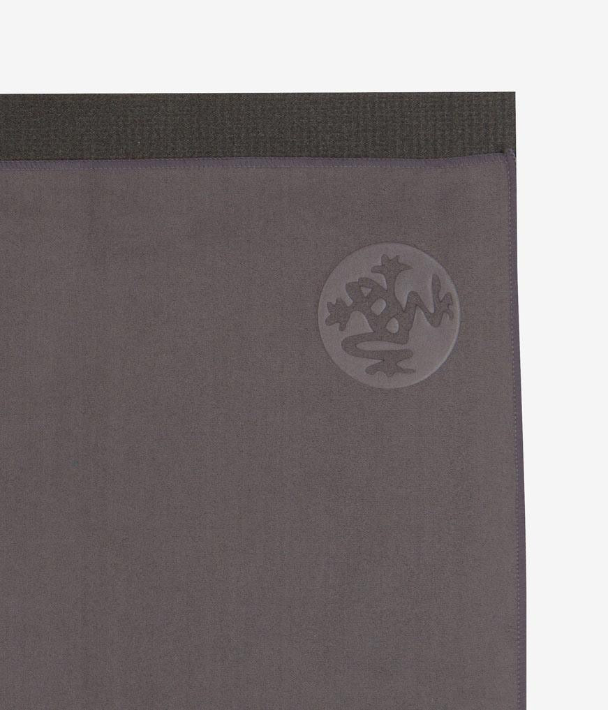 Manduka πετσέτα Στρώματος eQua® Yoga Towel -Thunder   183 x 67 cm  400 g - mykarma.gr