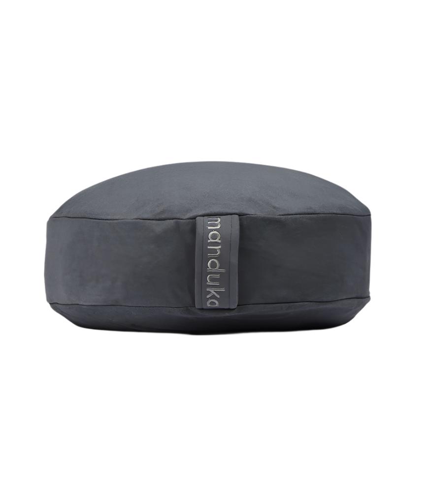 Μαξιλάρι Διαλογισμού Manduka Meditation Cushion με υποστήριξη διπλής όψης - Thunder .Διαστάσεις: 38cm x 12,7cm.Βάρος: 1,9 kg - mykarma.gr