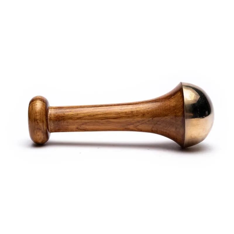 Ayurvedic Kansa Wand- για αγιουρβεδικό μασάζ προσώπου. Υλικό: Μπρούντζος και Ξύλο. Διαστάσεις : ±13x4 εκ. - mykarma.gr