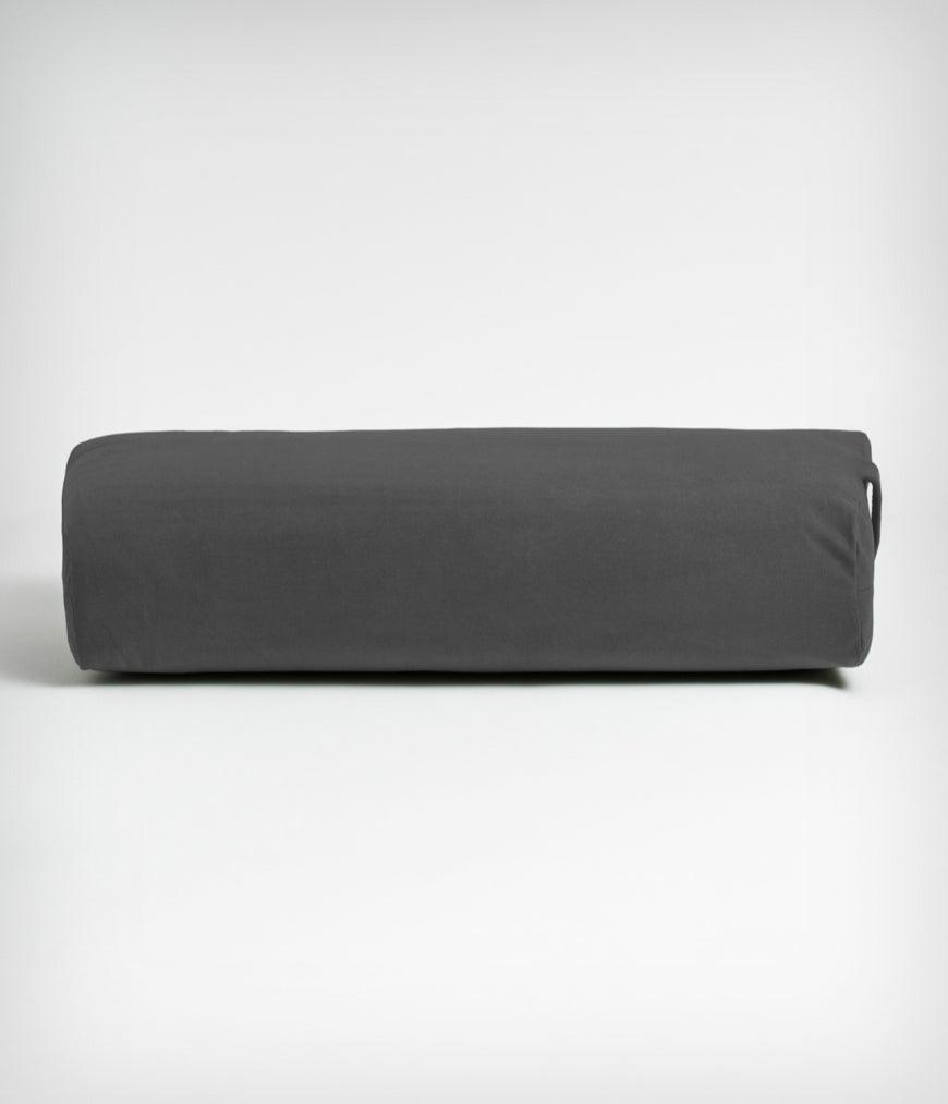 Manduka  enlight™ Rectangular Bolster - Thunder (Grey) .Διαστάσεις: 71 x 30 x 12 cm Βάρος: 1,1 kg - mykarma.gr