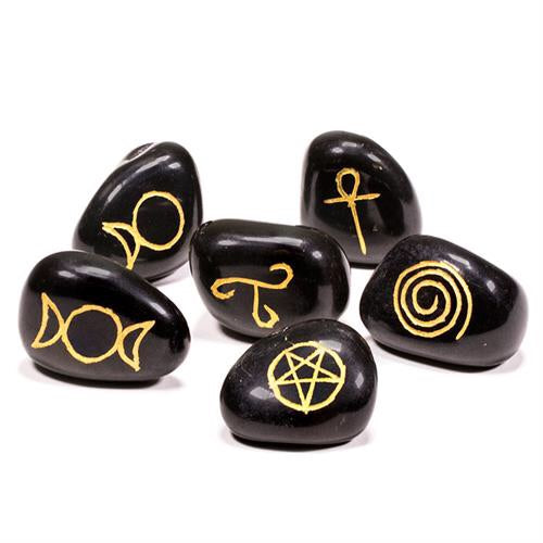 Wiccan Pagan πέτρες συμβόλων απο Μαύρο Agate SET από 6, σε βελούδινη τσάντα. Μέγεθος 3.3x2.3 εκ. - mykarma.gr