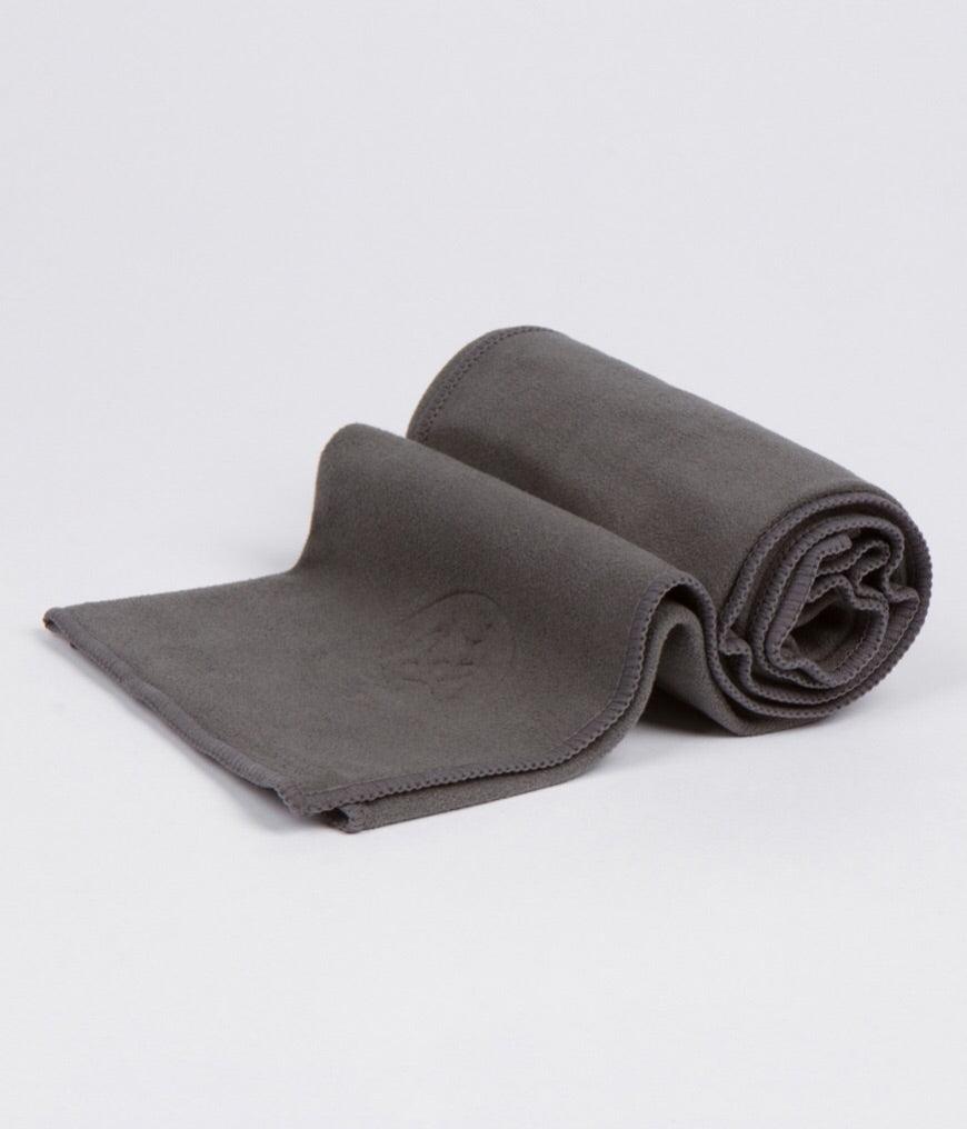 Manduka - Πετσέτα -eQua® Hand Yoga Towel - Thunder . Βάρος 90γρ.  41cm x 67cm - mykarma.gr